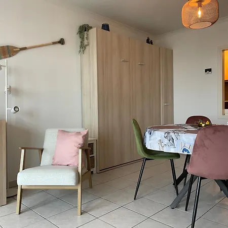 Zeezicht Delphine Apartment *