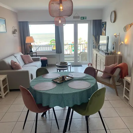 Zeezicht Delphine Apartment