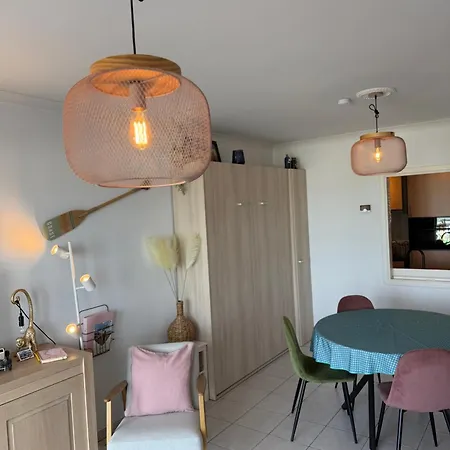 Zeezicht Delphine Apartment
